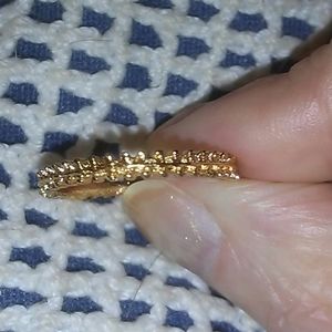 Pretty Gold tone costume ring
